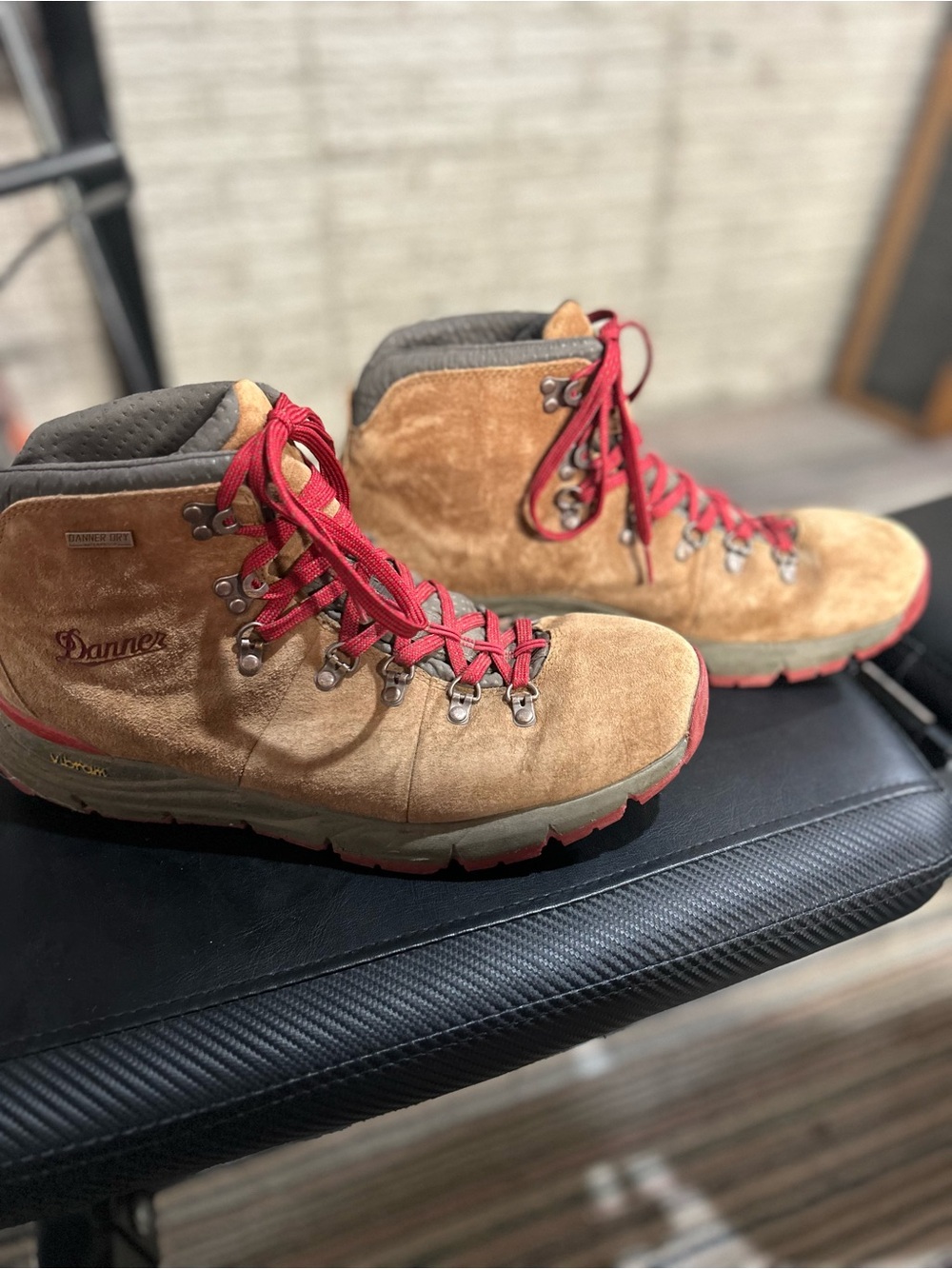 Danner Men's Mountain 600 4.5'' Suede Waterproof Hiking Boots Size M11.5